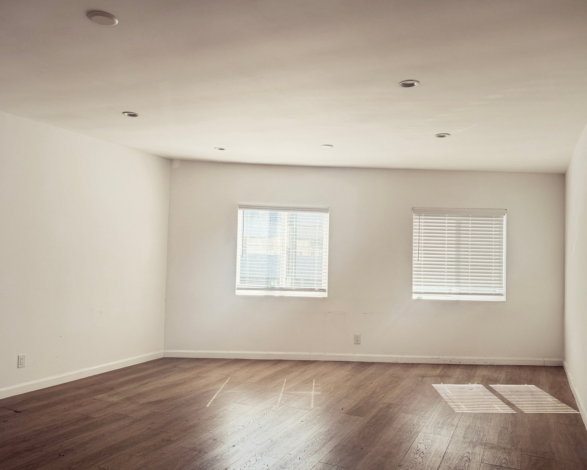 2221-2225 W Olive Ave, Burbank, CA for lease Interior Photo- Image 1 of 4