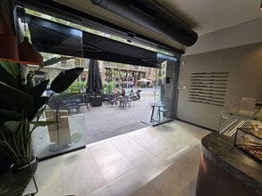 Retail in Barcelona, Barcelona for lease Interior Photo- Image 2 of 19