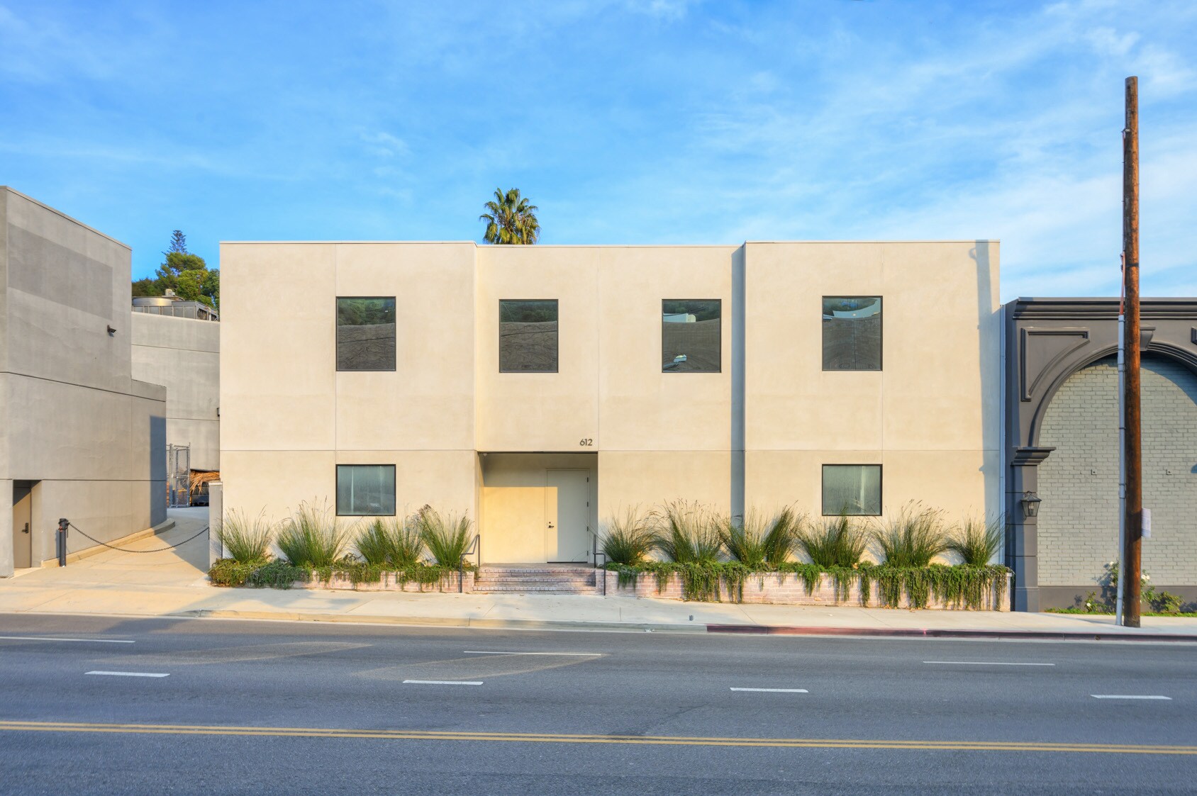 612 N Sepulveda Blvd, Los Angeles, CA à vendre Photo du bâtiment- Image 1 de 1