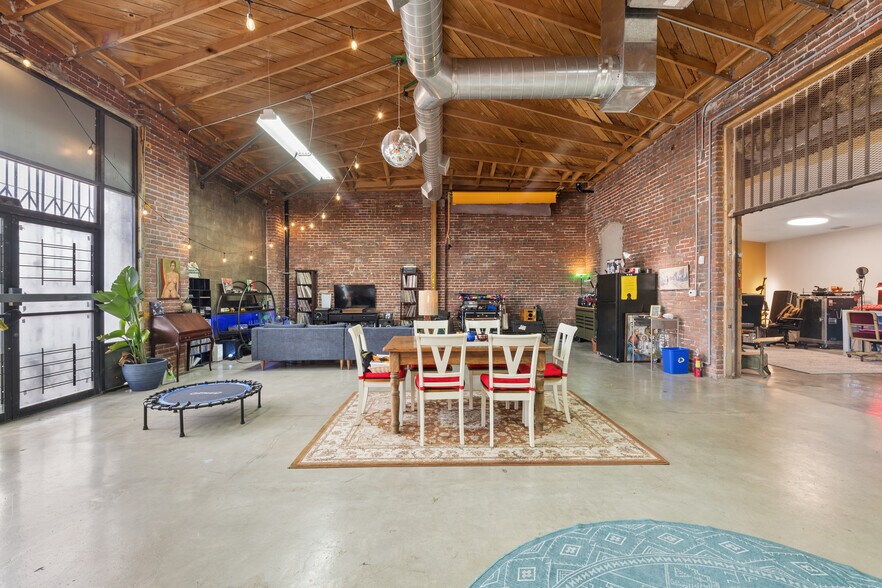 6215 S San Pedro St, Los Angeles, CA à vendre - Photo du bâtiment - Image 3 de 15