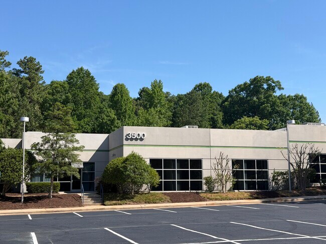 Plus de détails pour 3500 Gateway Centre Blvd, Morrisville, NC - Local d'activités à louer