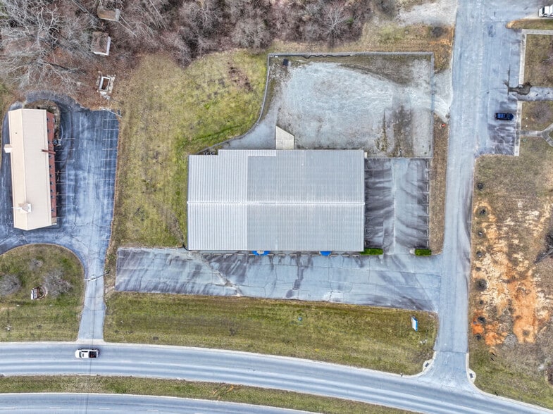 913 Upward Rd, Flat Rock, NC for lease - Building Photo - Image 2 of 10