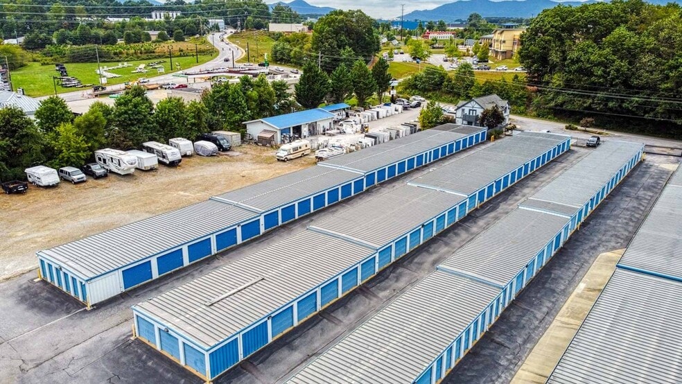 990 Sand Hill Rd, Asheville, NC à vendre - Photo du bâtiment - Image 2 de 4