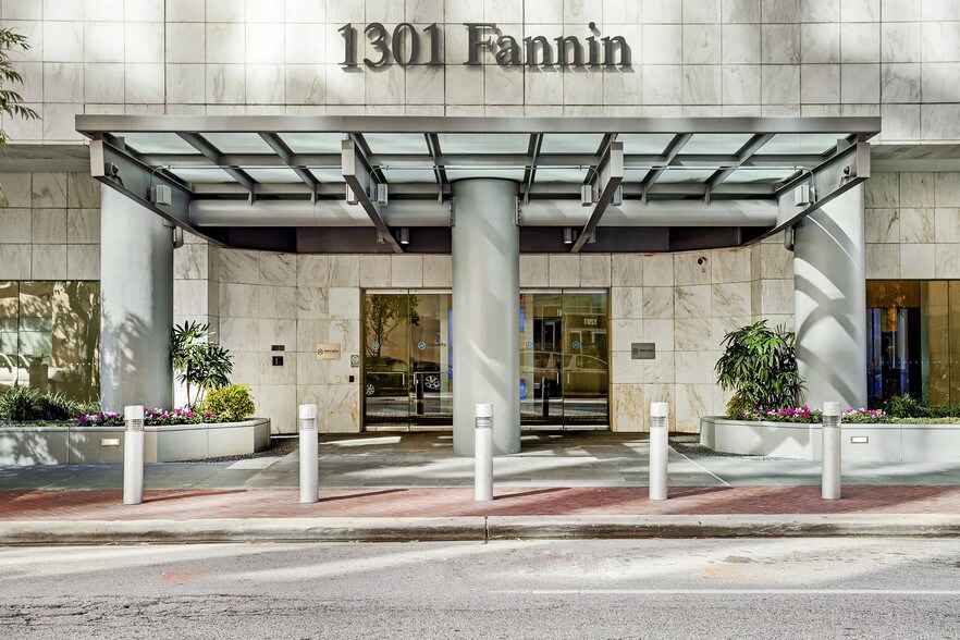 1301 Fannin St, Houston, TX à louer - Photo du bâtiment - Image 2 de 30