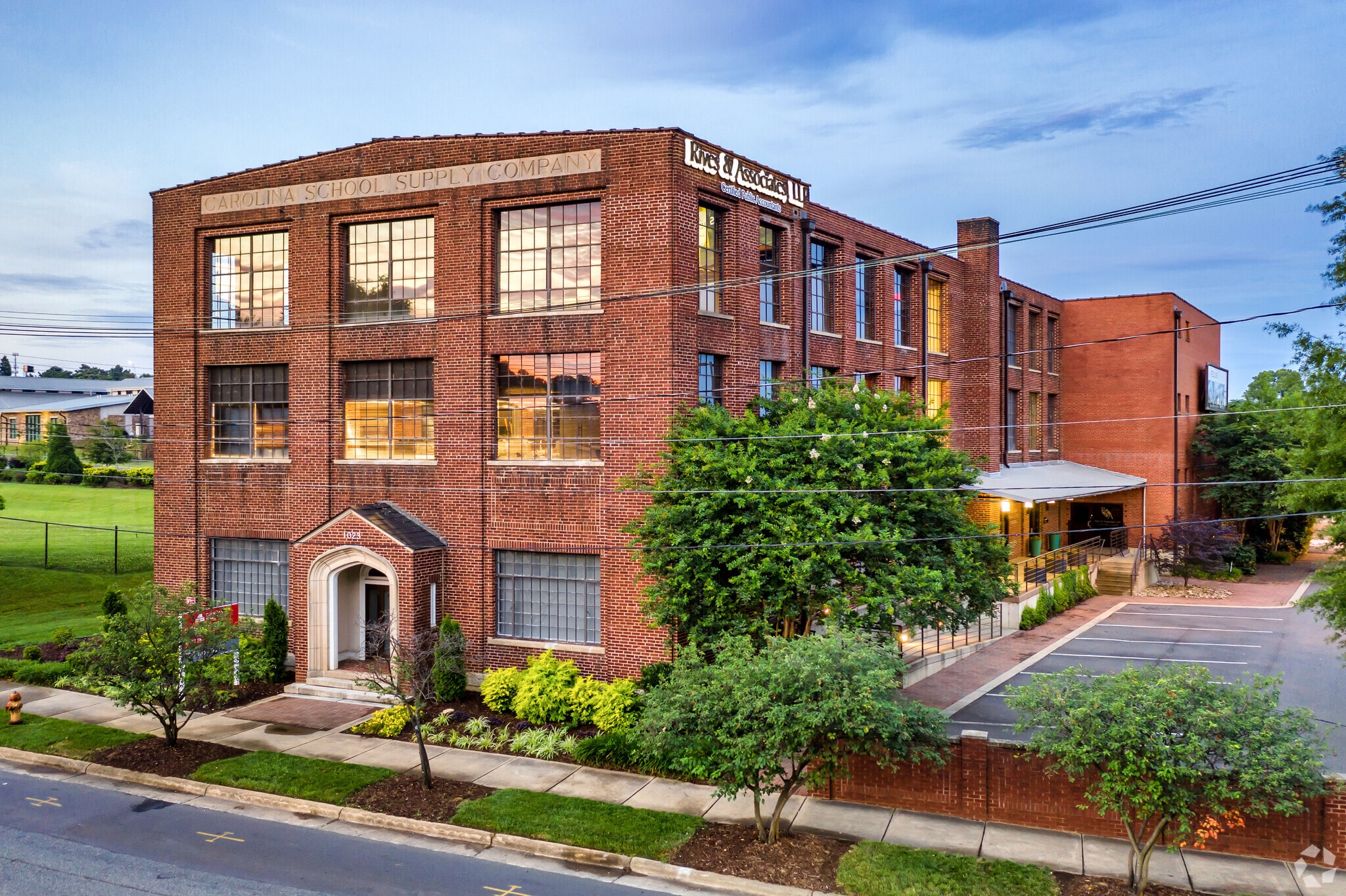 1023 W Morehead St, Charlotte, NC for lease Primary Photo- Image 1 of 9