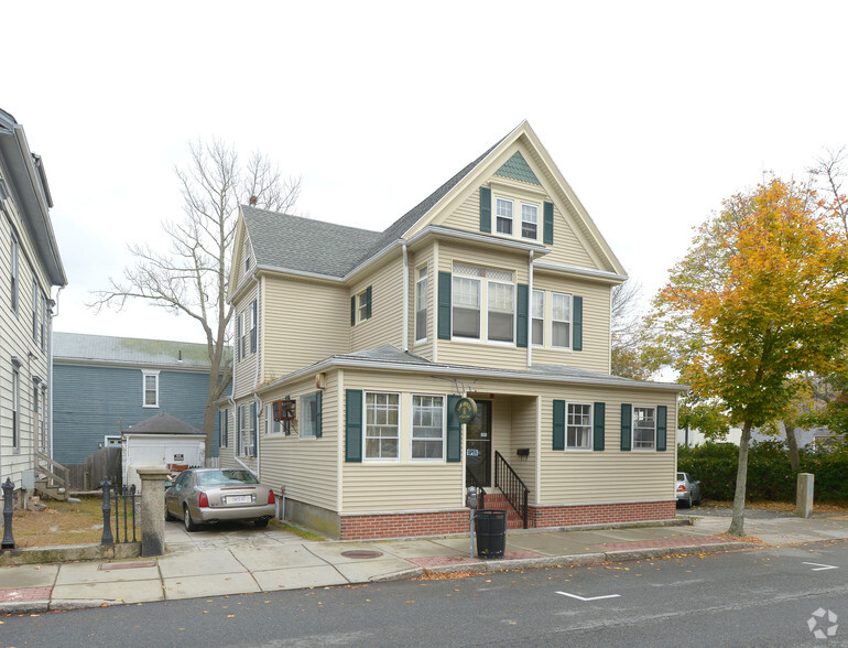 100 8th St, New Bedford, MA à vendre - Photo principale - Image 1 de 1