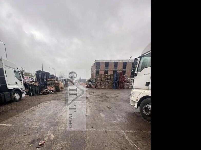 Industriel dans Orly à louer - Photo du bâtiment - Image 3 de 5