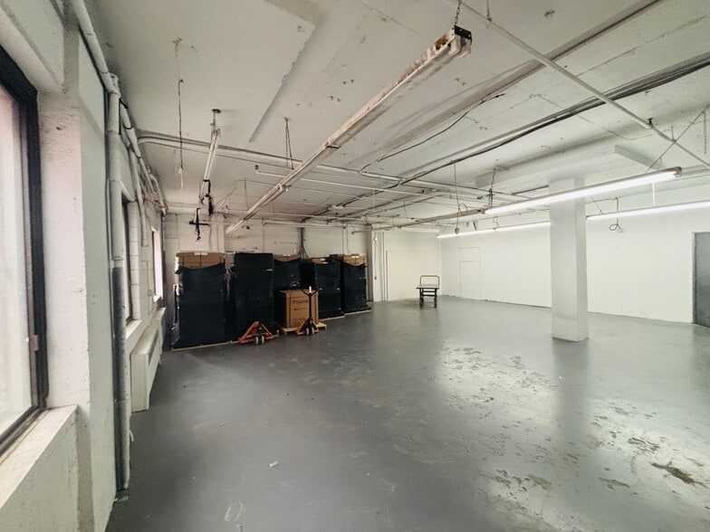 9090 Av Du Parc, Montréal, QC à louer - Photo intérieure - Image 3 de 11