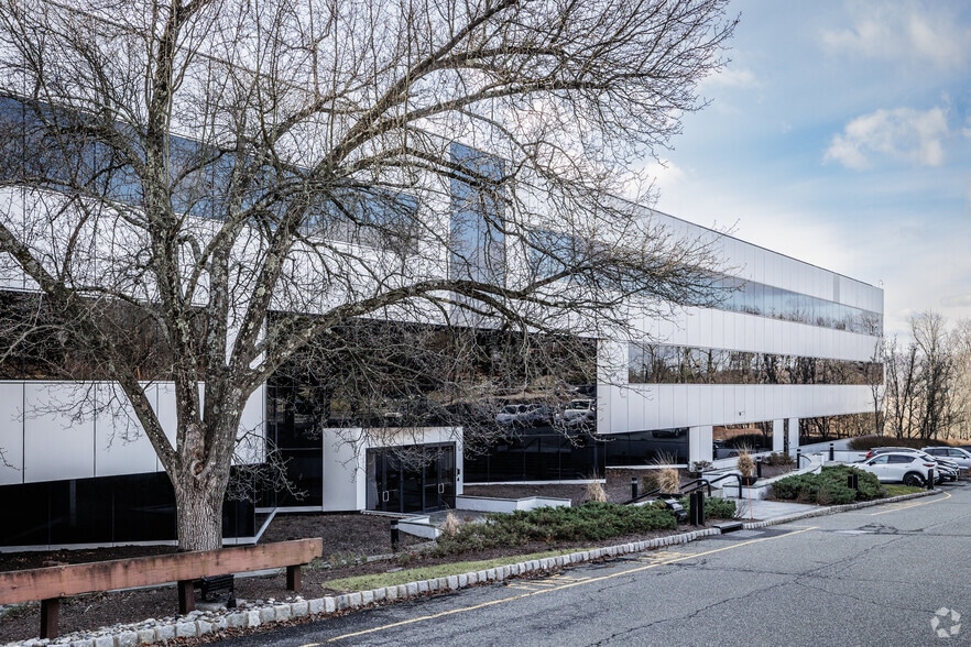 325 Columbia Tpke, Florham Park, NJ for lease - Building Photo - Image 1 of 5
