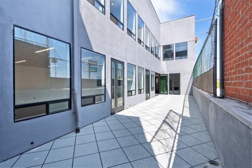 13470 Washington Blvd, Marina del Rey, CA for lease - Building Photo - Image 3 of 29