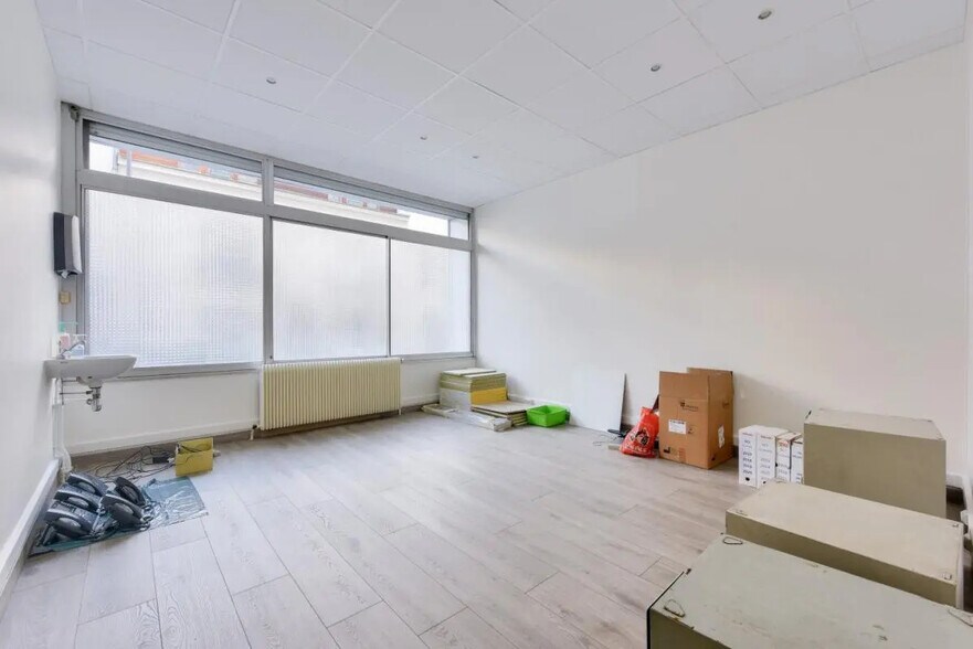 Bureau dans Paris à vendre - Photo du bâtiment - Image 2 de 9