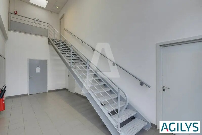 11-17 Rue Des Pyrénées, Lisses à louer - Photo intérieure - Image 3 de 8
