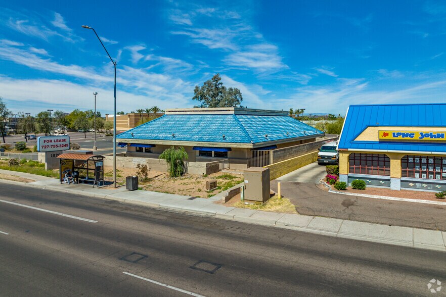 1920 W Bell Rd, Phoenix, AZ à vendre - Photo du bâtiment - Image 3 de 21