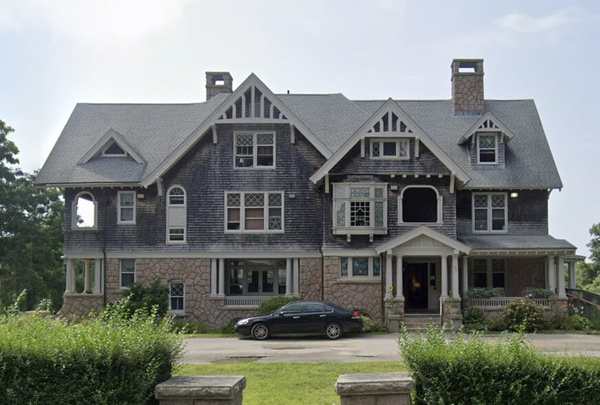 558 W Falmouth Hwy, Falmouth, MA à vendre - Photo du bâtiment - Image 2 de 10