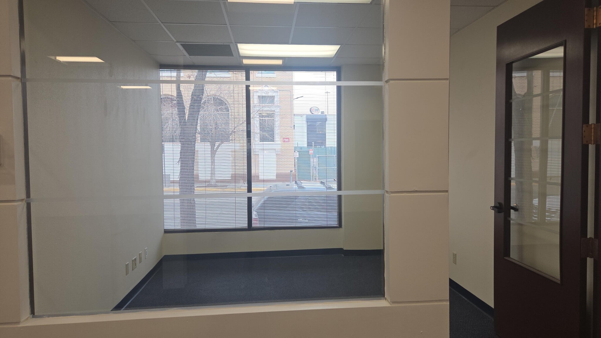 416 N Stanton St, El Paso, TX à louer Photo intérieure- Image 1 de 3