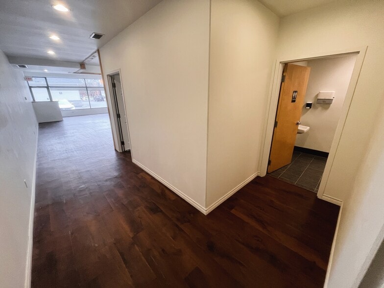 572-574 Princess St, Kingston, ON for lease - Building Photo - Image 3 of 7