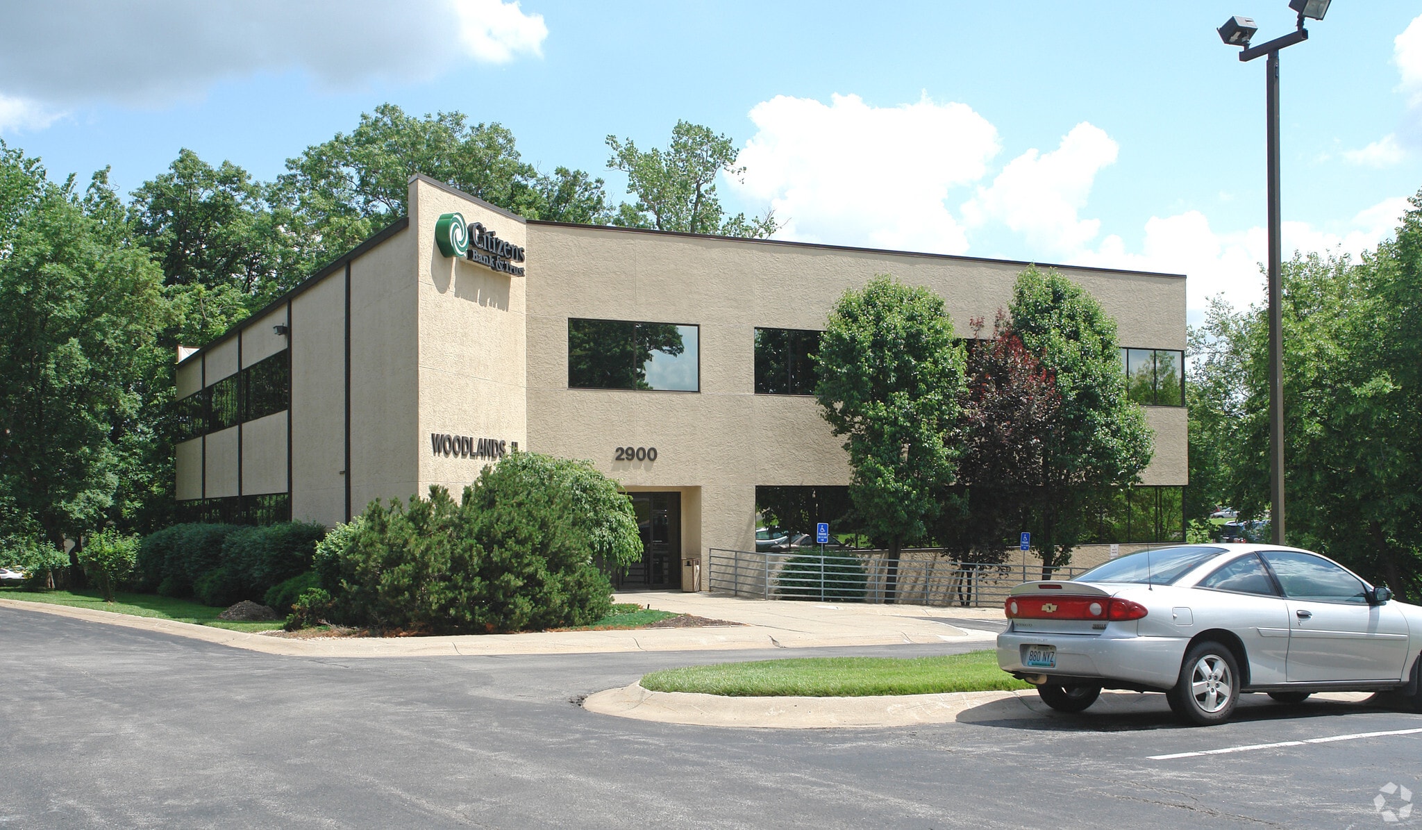 2900 NE Brooktree Ln, Gladstone, MO à vendre Photo du bâtiment- Image 1 de 4