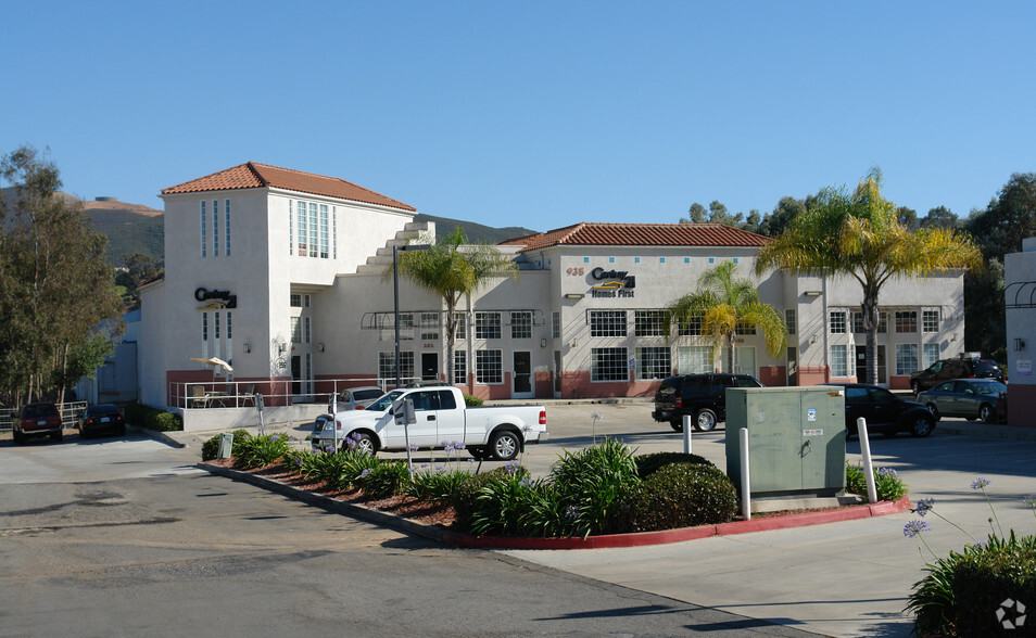 935 W San Marcos Blvd, San Marcos, CA for lease - Building Photo - Image 2 of 3