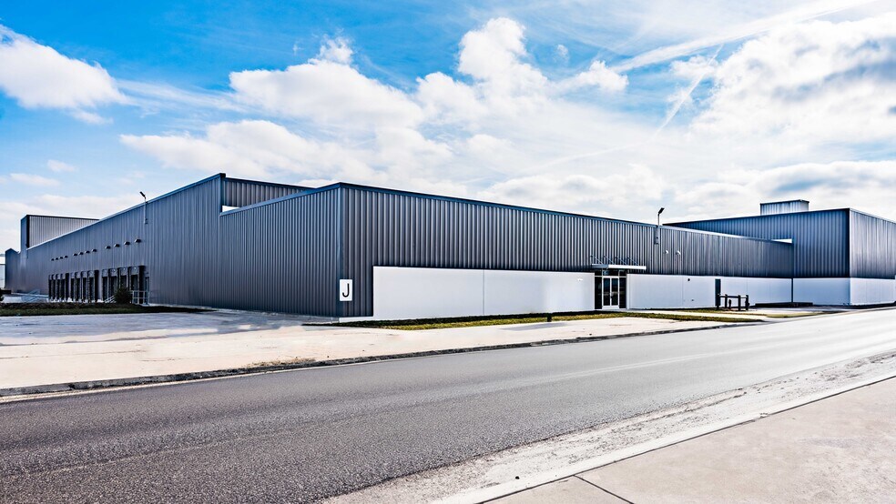 5401 Baumhart Rd, Lorain, OH à louer - Photo du bâtiment - Image 1 de 7
