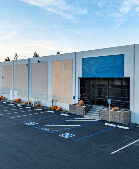 12439-12455 Florence Ave, Santa Fe Springs, CA à vendre - Photo du bâtiment - Image 2 de 10