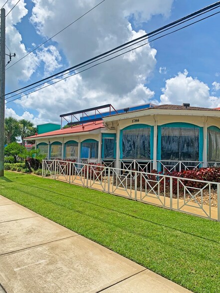 1786 W International Speedway Blvd, Daytona Beach, FL à louer - Photo du bâtiment - Image 3 de 5