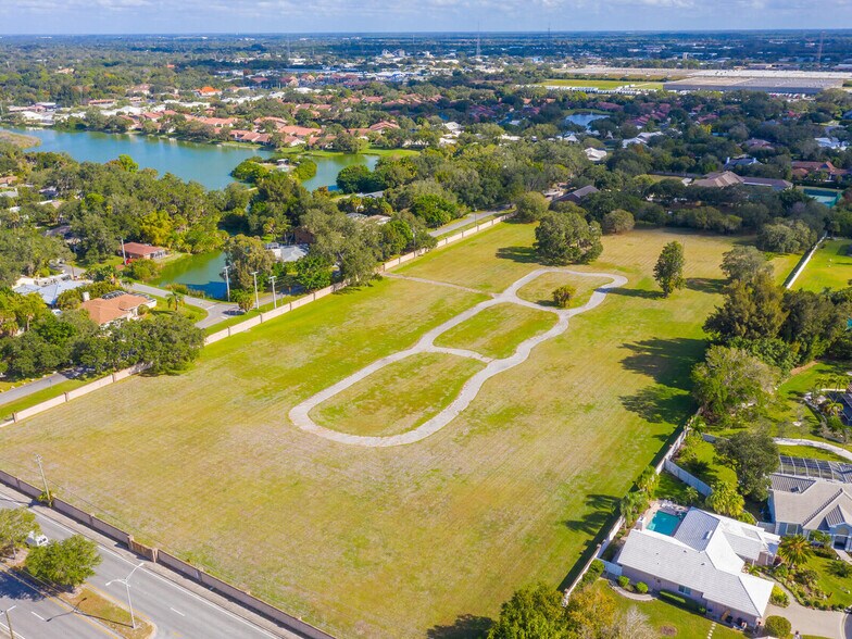 3736 Meridale Rd, Sarasota, FL à vendre - Photo du bâtiment - Image 2 de 11