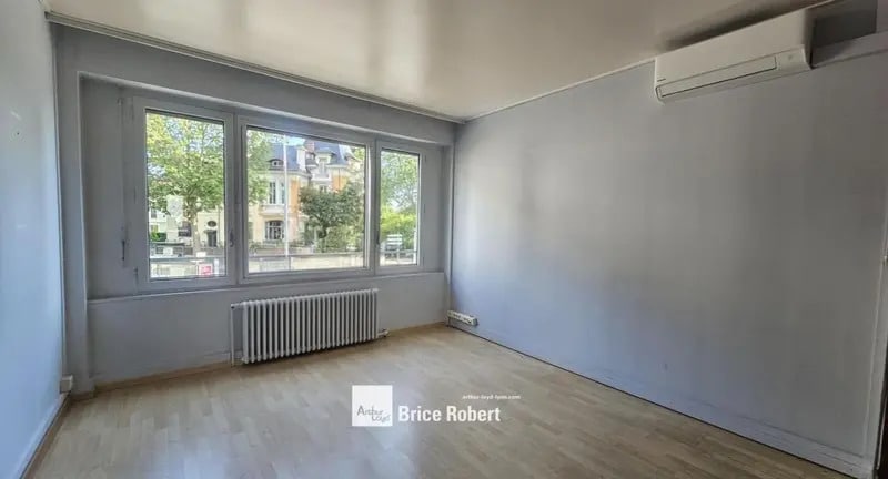 68 Rue Duquesne, Lyon for lease Interior Photo- Image 1 of 8