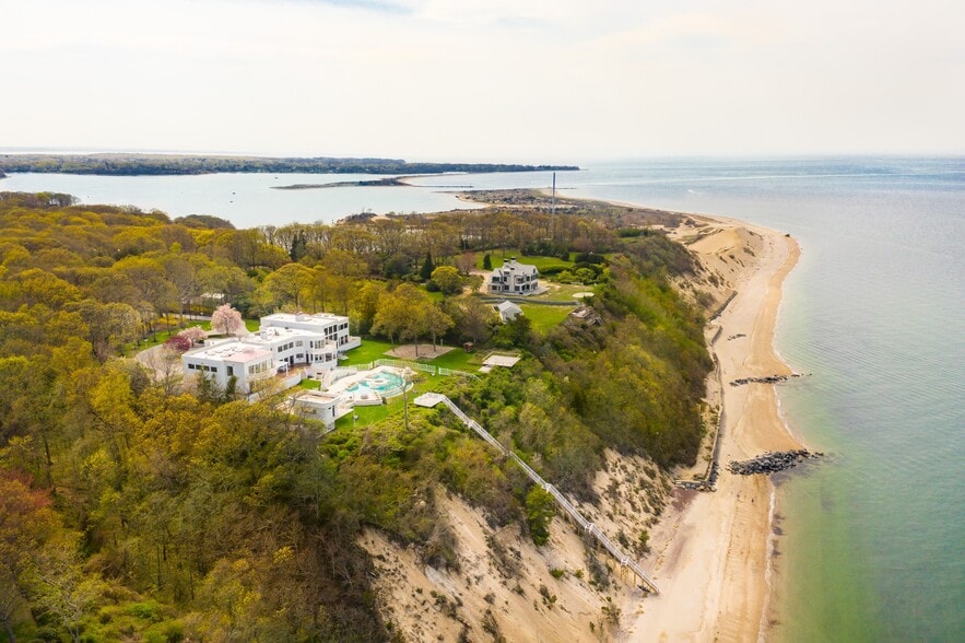 157 Cliff Rd, Port Jefferson, NY à vendre - Photo du bâtiment - Image 2 de 11