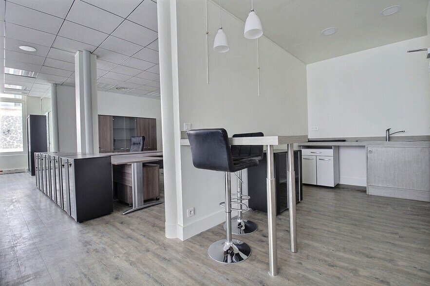 50 Rue De Paradis, Paris à louer - Photo du bâtiment - Image 3 de 8