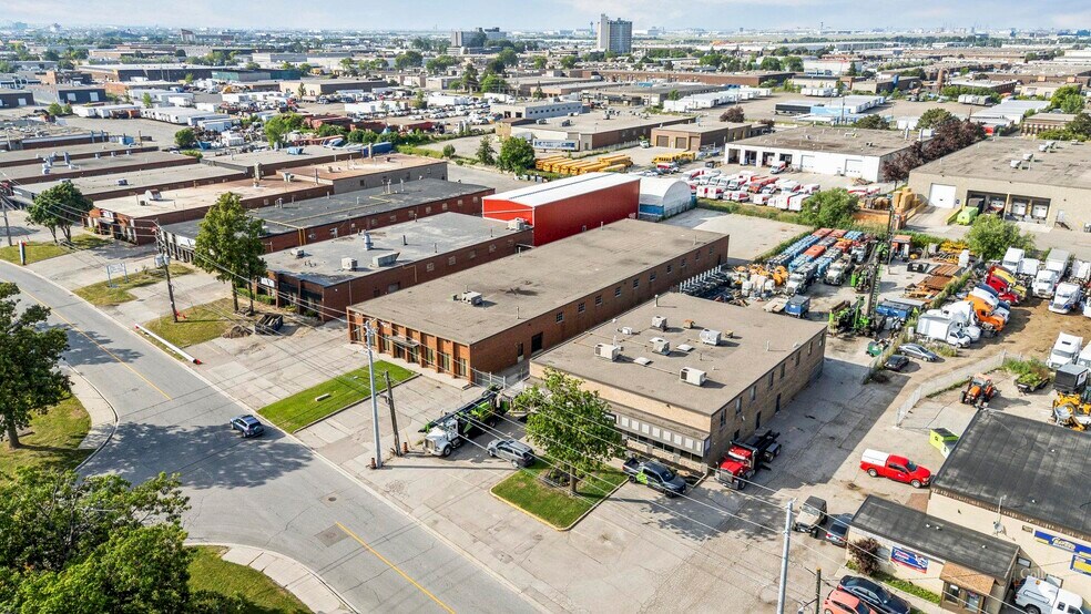 5309 Maingate Dr, Mississauga, ON à vendre - Photo du bâtiment - Image 2 de 9