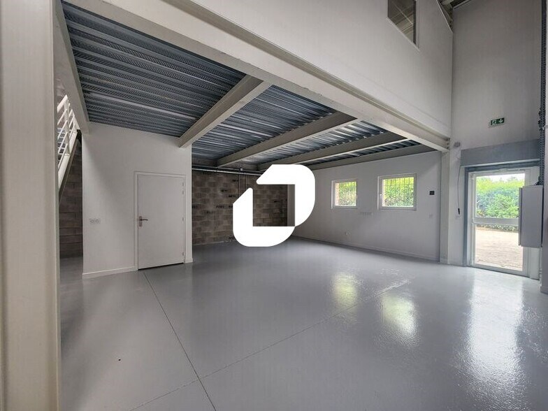 Local d'activités dans Plaisir à vendre - Photo du bâtiment - Image 3 de 13