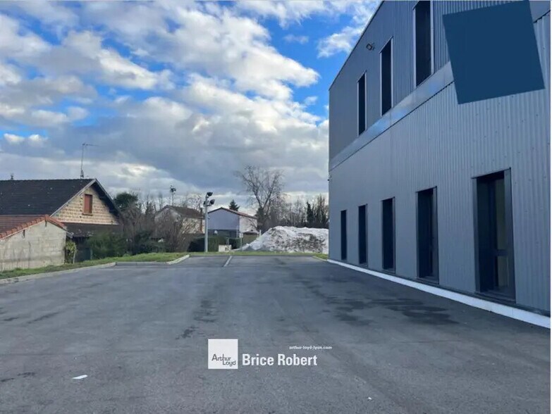 53 Avenue Carnot, Neuville-sur-Saône à louer - Photo du bâtiment - Image 2 de 4