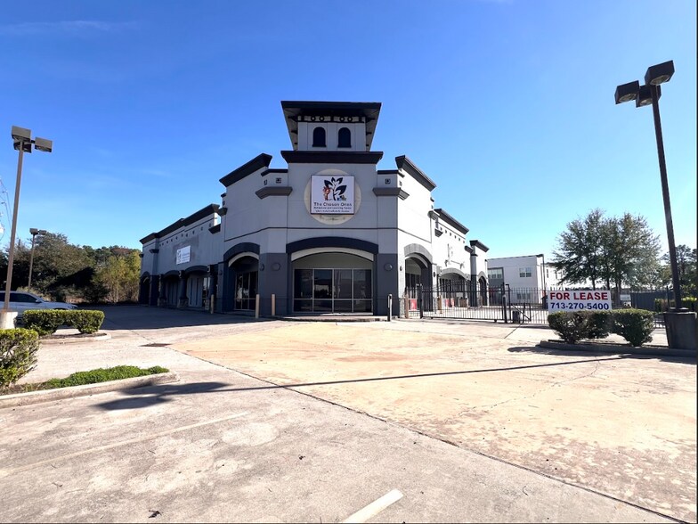 675 W Rankin Rd, Houston, TX à vendre - Photo du bâtiment - Image 2 de 23
