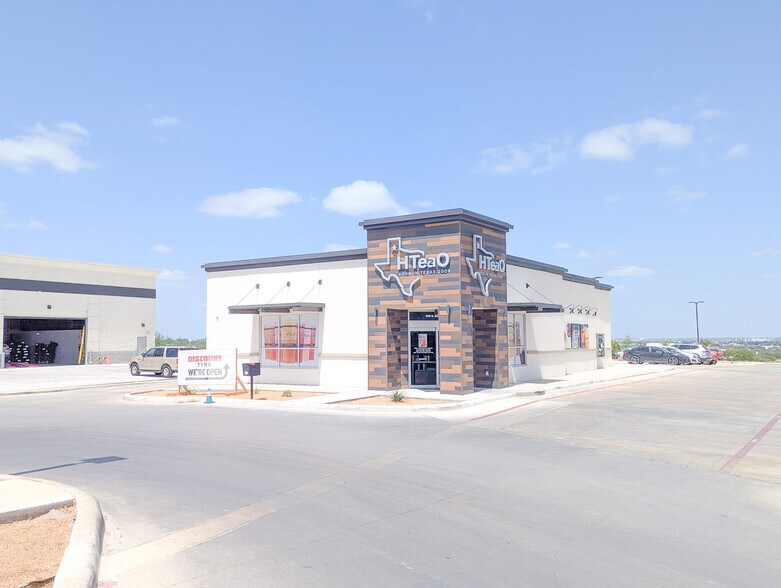 655 S Bibb Ave, Eagle Pass, TX à vendre - Photo du bâtiment - Image 2 de 8