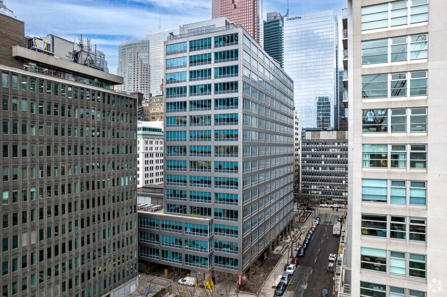 30 Adelaide St E, Toronto, ON à louer - Photo du bâtiment - Image 2 de 7