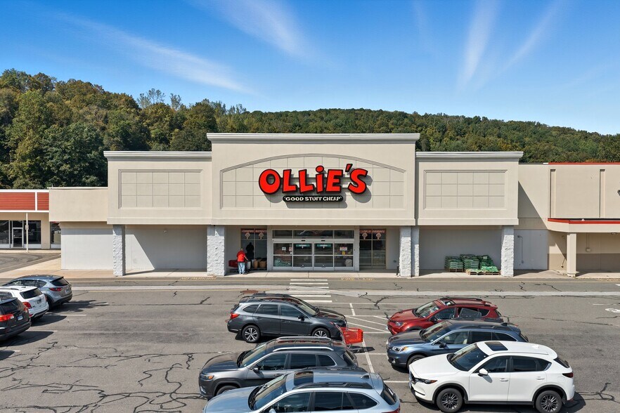 380 New Hartford Rd, Barkhamsted, CT à louer - Photo du bâtiment - Image 3 de 9