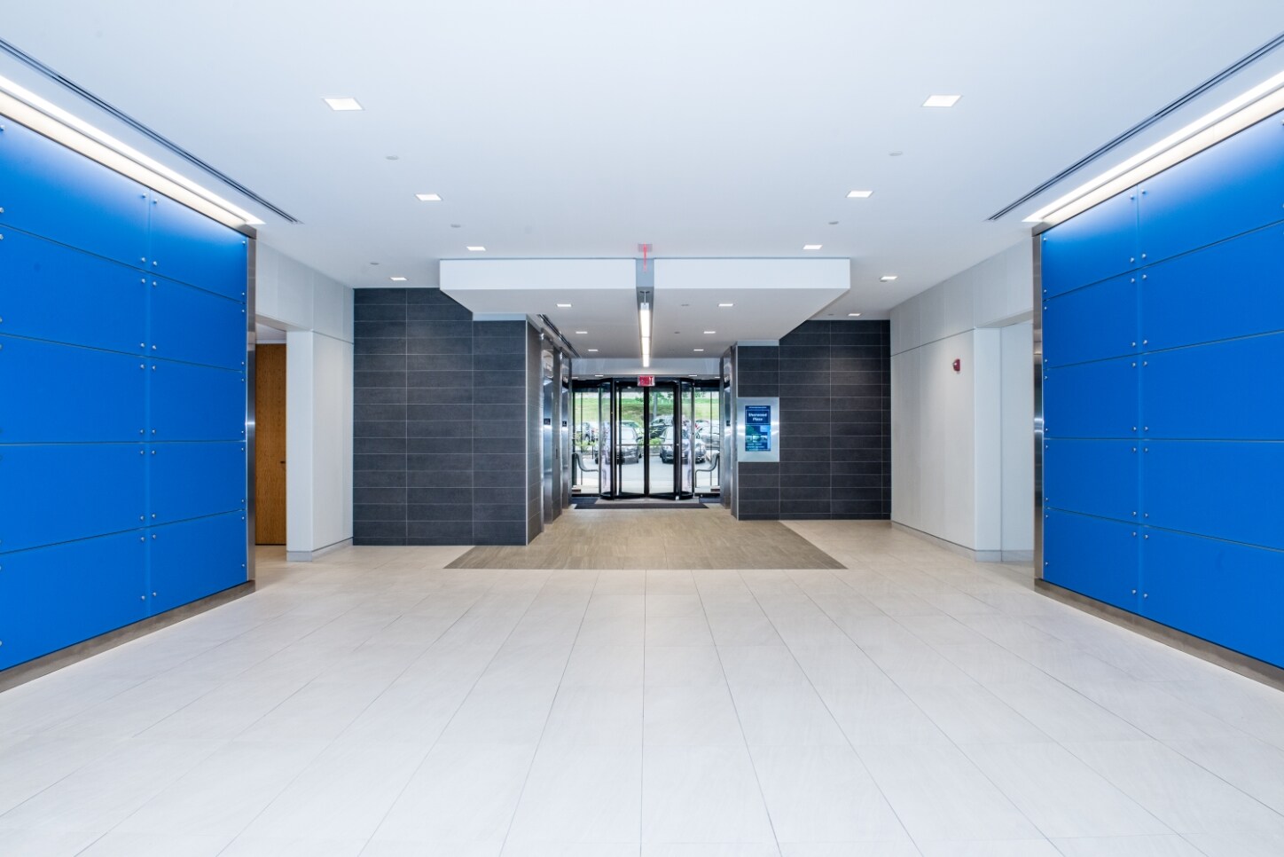 9990 Fairfax Blvd, Fairfax, VA à louer Hall d’entrée- Image 1 de 5