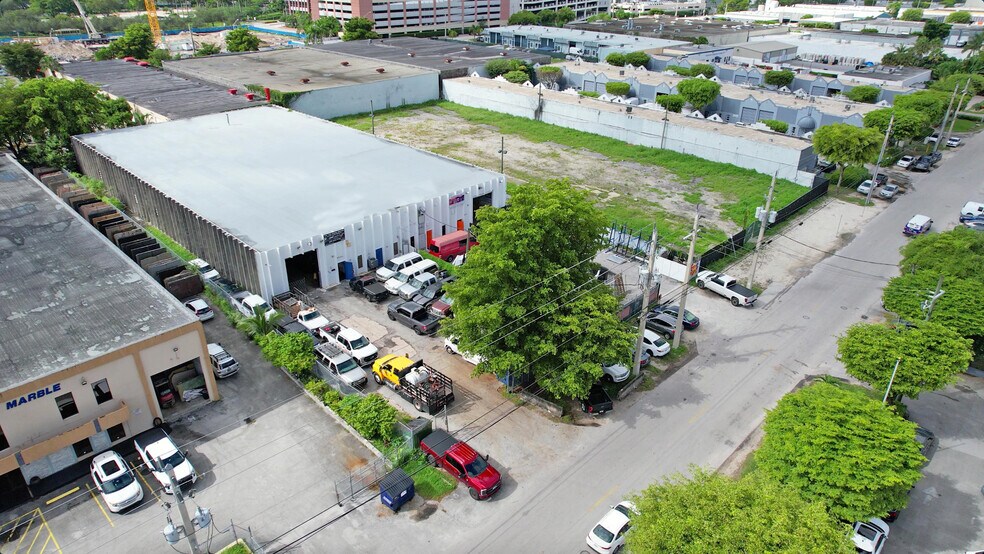 8230-8232 NW 56th St, Miami, FL à vendre - Photo du bâtiment - Image 3 de 18