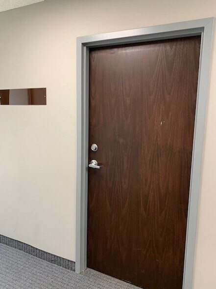 9401-9413 N 36th Ave, New Hope, MN à louer - Photo du bâtiment - Image 2 de 10