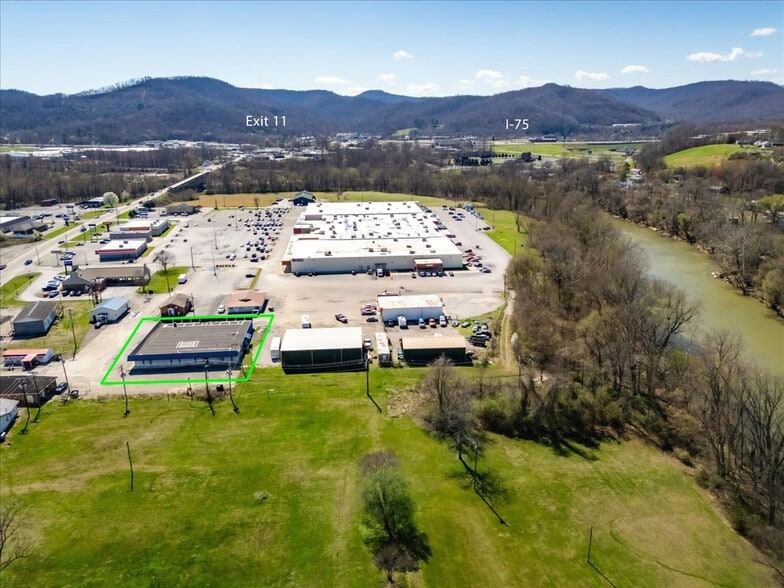 841 S Highway 25 W, Williamsburg, KY à vendre - Photo du bâtiment - Image 3 de 29