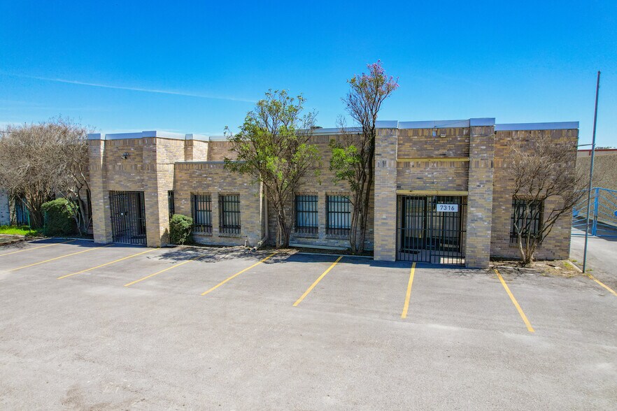 7316 NE Loop 410, San Antonio, TX à louer - Photo du bâtiment - Image 2 de 17