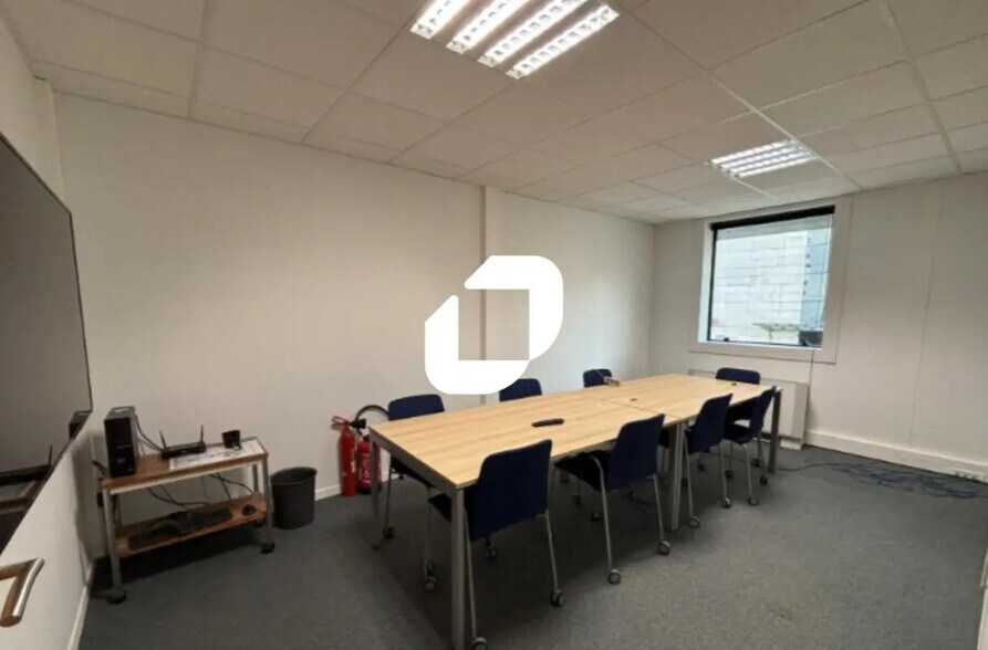 Office in Grenoble for lease - Building Photo - Image 2 of 6