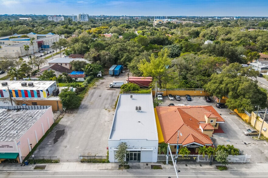 5930 NE 2nd Ave, Miami, FL à louer - Photo du bâtiment - Image 3 de 17