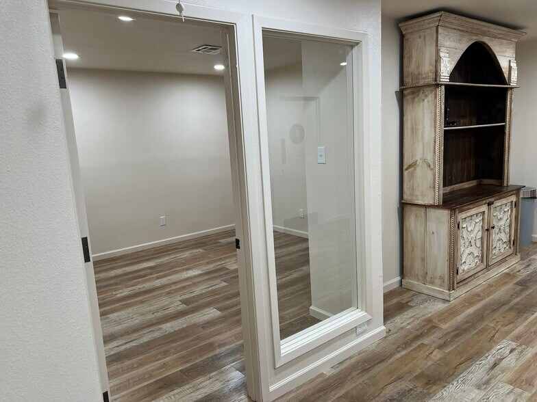 4527 Lake Shore Dr, Waco, TX à louer - Photo du bâtiment - Image 3 de 17