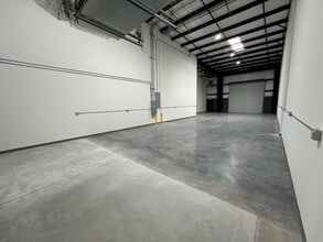 842 Metromont Rd, Hiram, GA for lease Interior Photo- Image 2 of 7