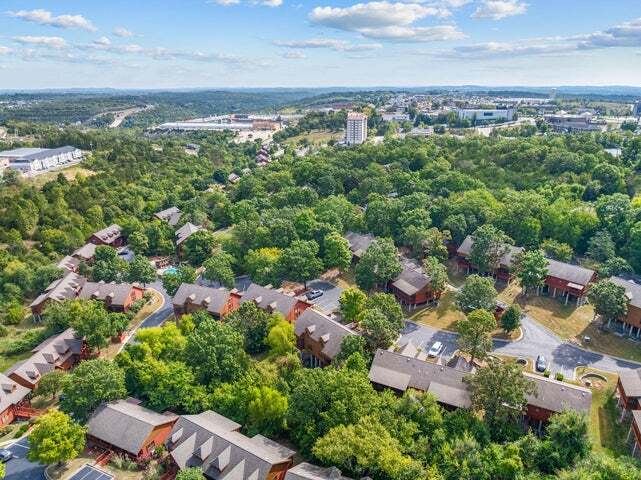 132 Rock Candy ln, Branson, MO 65616 - Unit 1 - - Interior Photo - Image 2 of 4