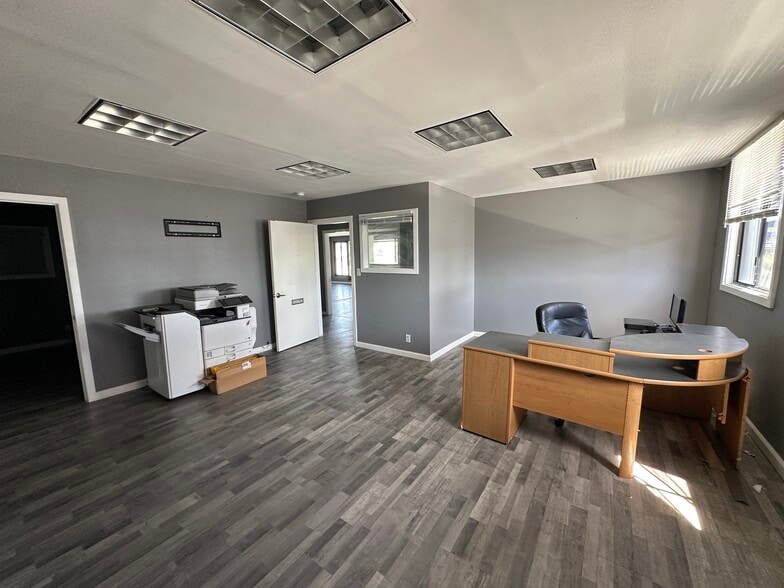 650-660 E Manchester Blvd, Inglewood, CA for lease - Building Photo - Image 3 of 17
