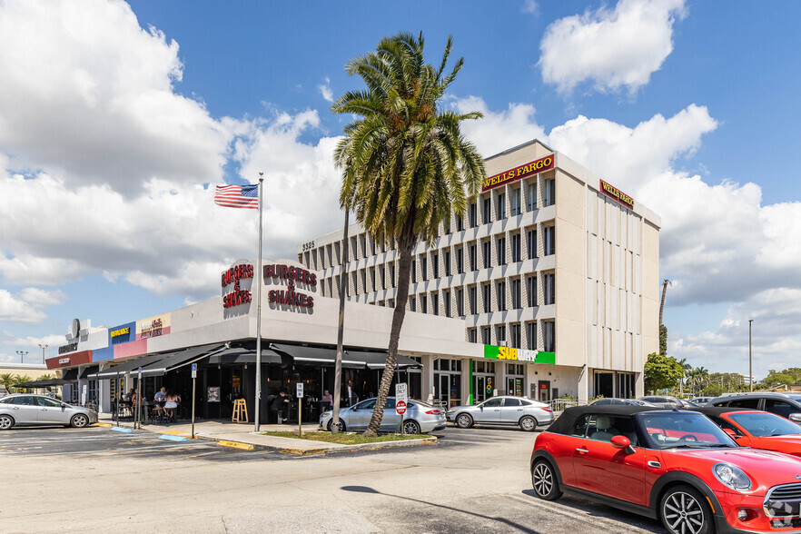 3325 Hollywood Blvd, Hollywood, FL for lease - Building Photo - Image 1 of 8