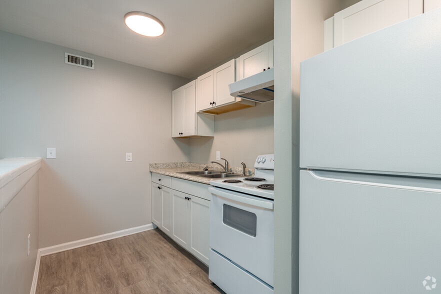 3300 N Elm St, Greensboro, NC à vendre - Photo intérieure - Image 2 de 15