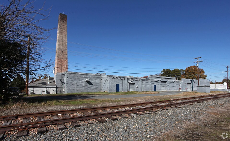 217-221 Depot St, Davidson, NC à louer - Photo du bâtiment - Image 3 de 5
